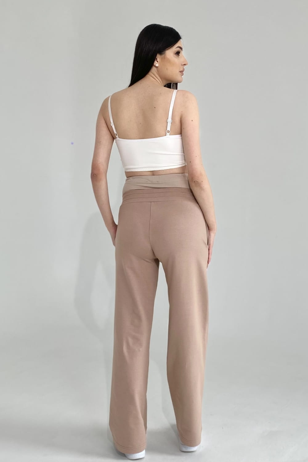 komfort mamma sett i beige for graviditet og amming
