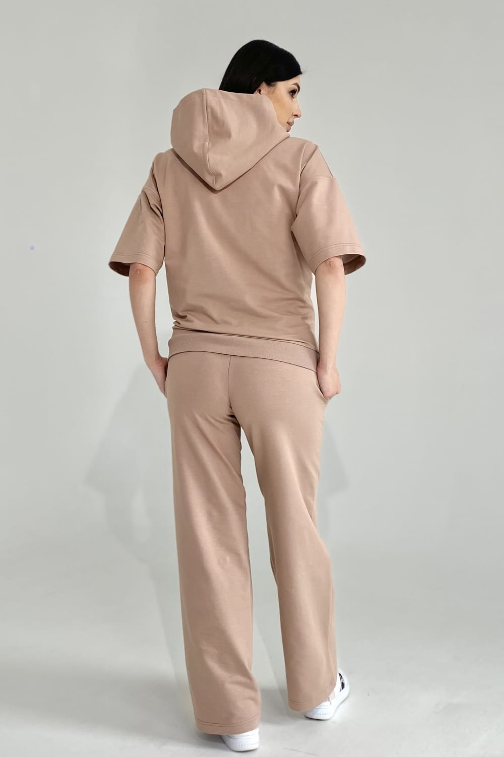 komfort mamma sett i beige for graviditet og amming