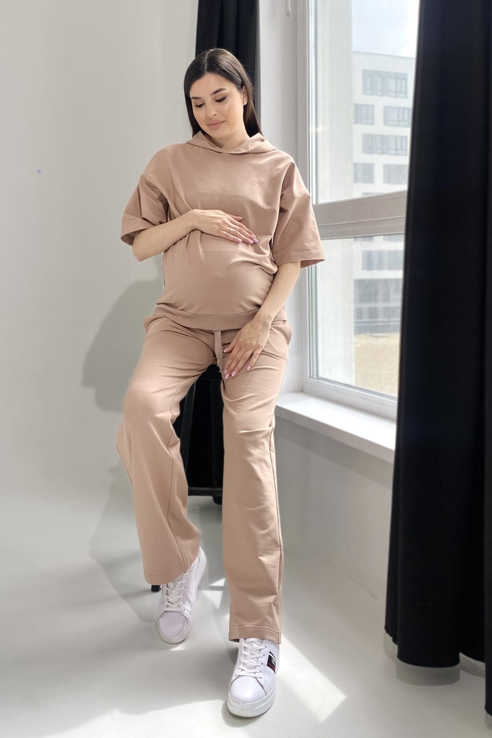 komfort mamma sett i beige for graviditet og amming