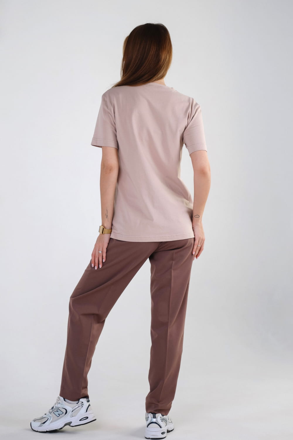 gravid- og amme-t-skjorte i beige for graviditet og amming