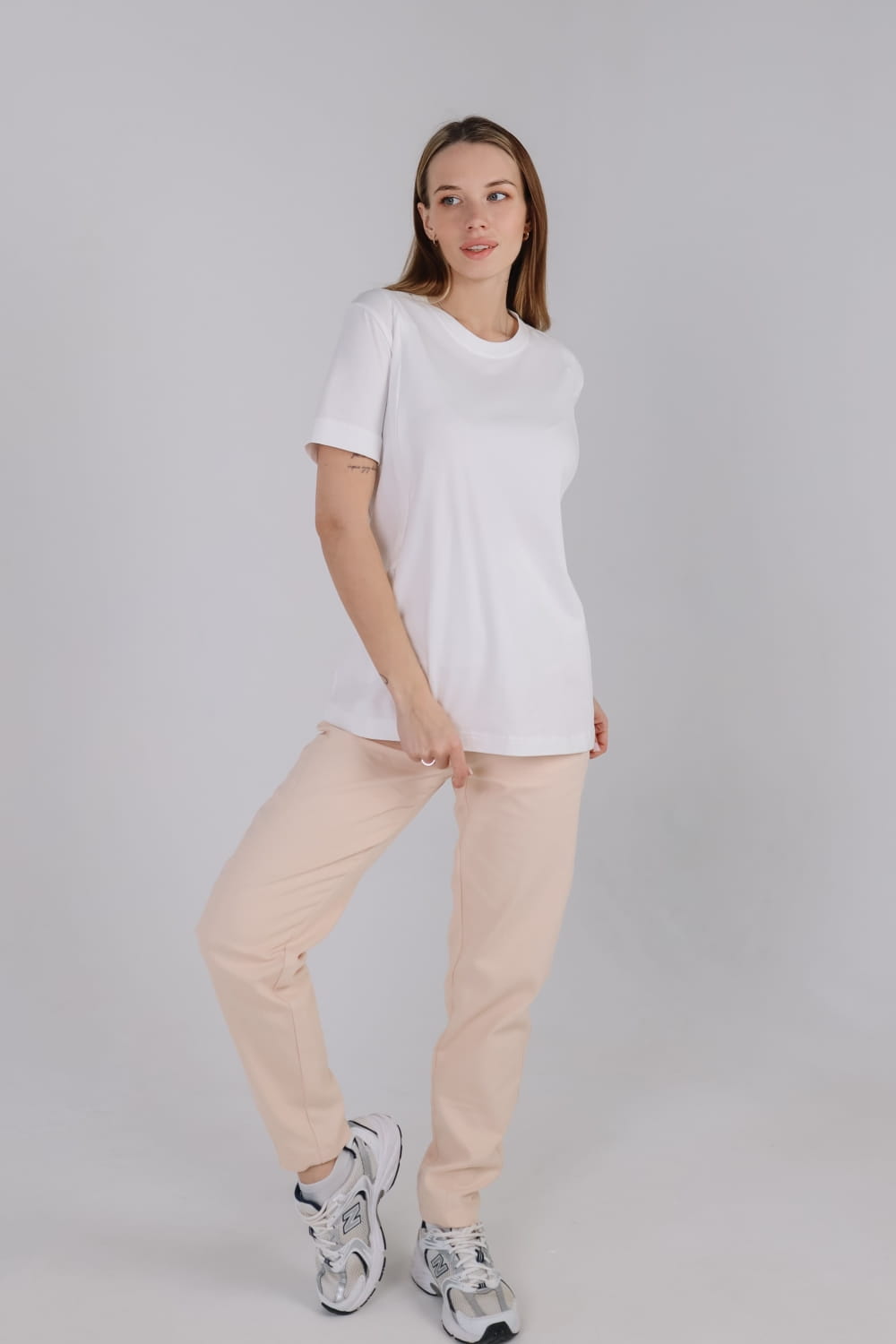 gravidjeans i lys beige for gravide