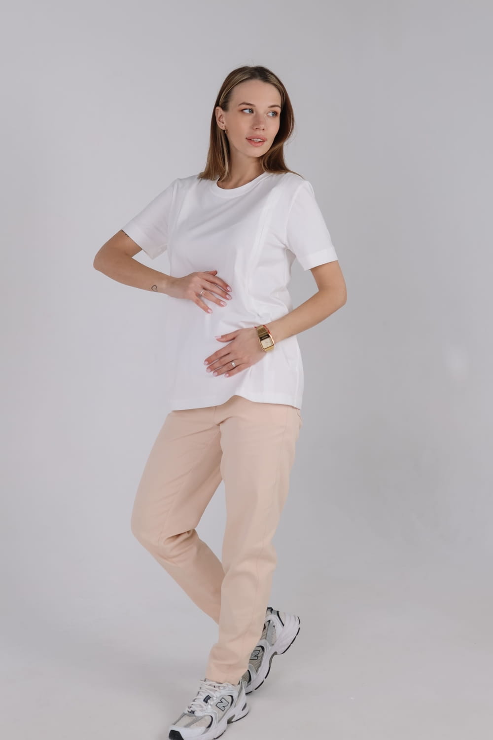 gravidjeans i lys beige for gravide