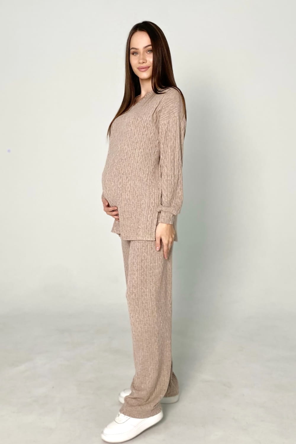mamma lounge sett i beige for graviditet og amming
