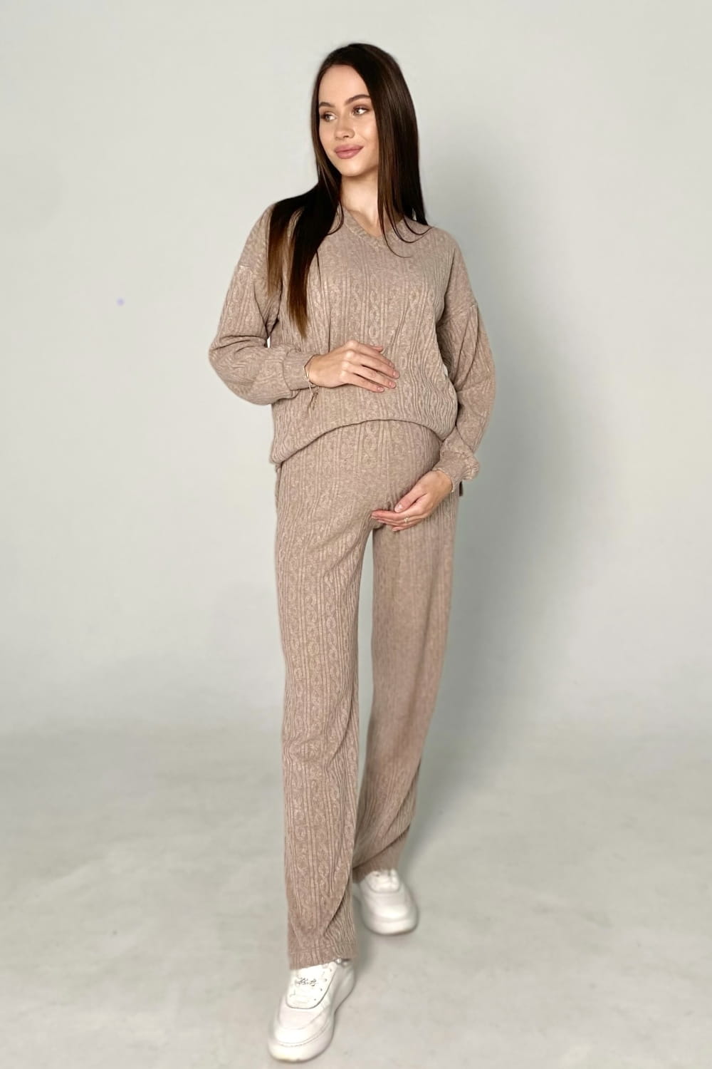 mamma lounge sett i beige for graviditet og amming