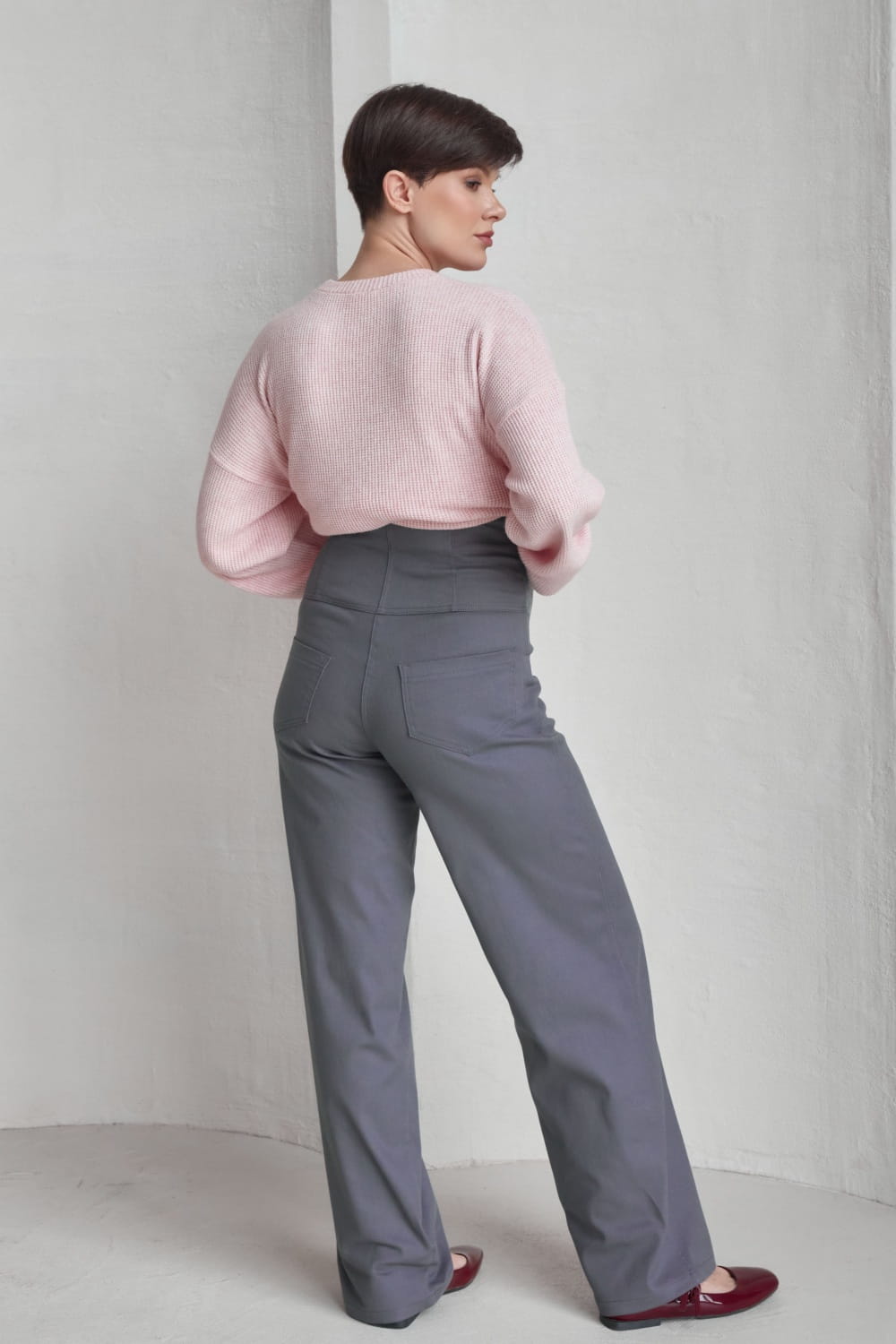 gravidjeans i grå for gravide